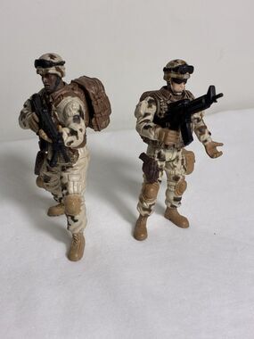 Lot of 2 Chap Mei Excite U.S.M.C. Marine 4" Action Figures Soldiers w/accessorie